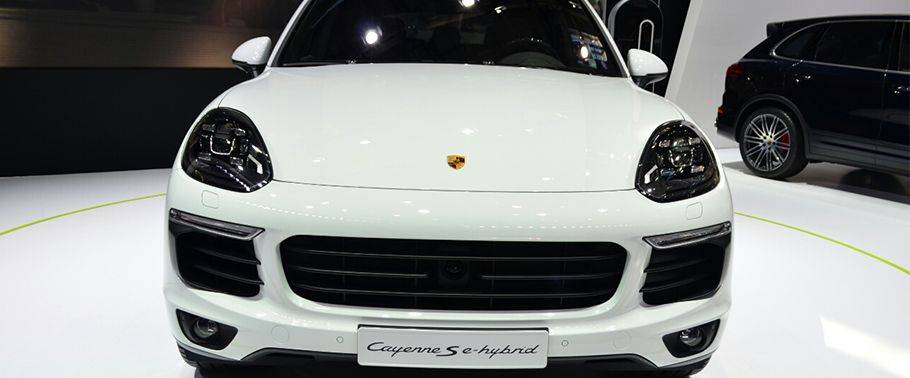Full Front View of Cayenne S E- Hybrid Full Front View of Cayenne S E- Hybrid