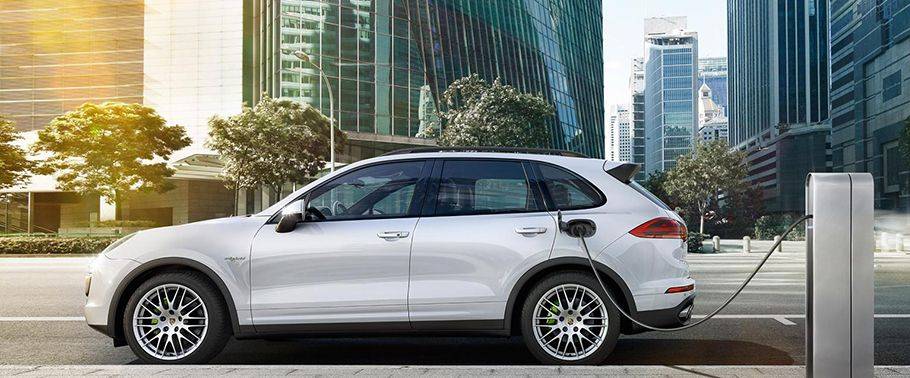 Cayenne S E- Hybrid Side view Cayenne S E- Hybrid Side view
