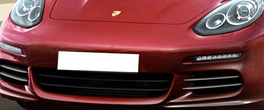 Panamera 4 Grille View Panamera 4 Grille View