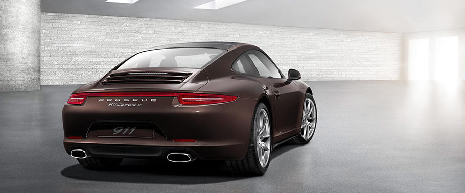 911 Carrera 4 Rear angle view