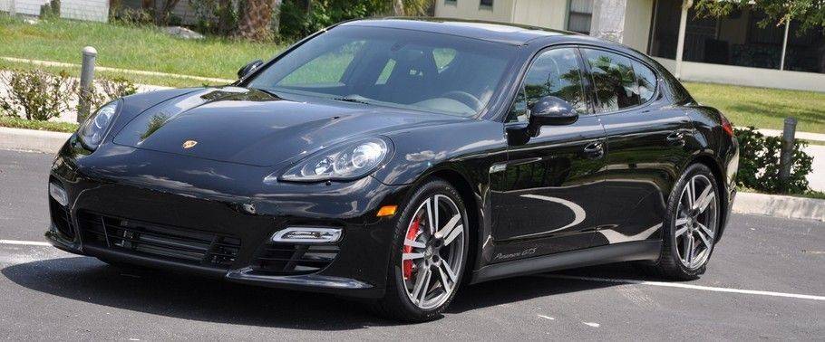 Panamera GTS Front angle low view Panamera GTS Front angle low view