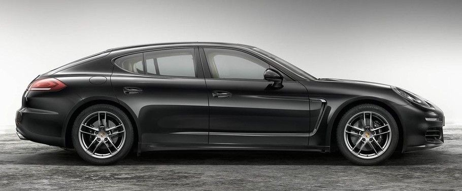 Porsche Panamera 4 Edition Drivers Sideview Porsche Panamera 4 Edition Drivers Sideview
