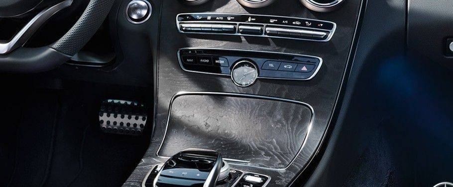 Side AC Controls of Mercedes-Benz C Class Sedan Side AC Controls of Mercedes-Benz C Class Sedan