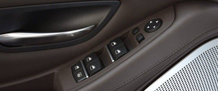 BMW 5 Series Sedan Drivers Side In Side Door Controls BMW 5 Series Sedan Drivers Side In Side Door Controls