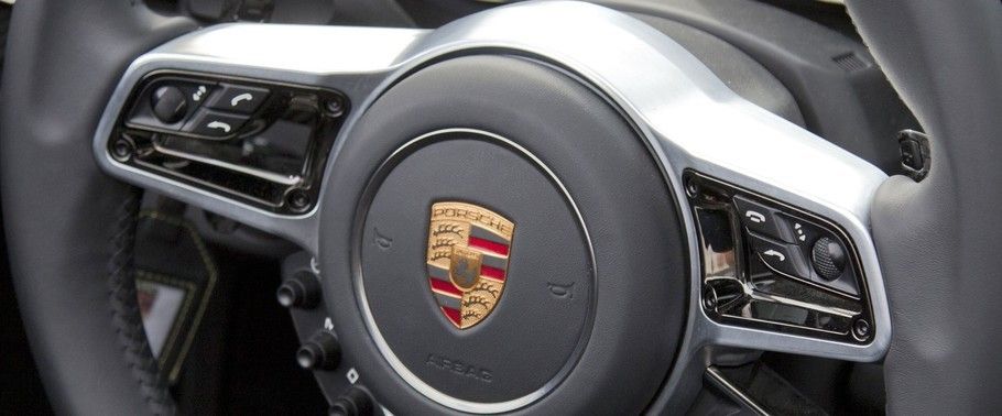 Porsche 918 Spyder Weissach package Multi Function Steering Porsche 918 Spyder Weissach package Multi Function Steering