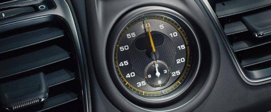clock in Porsche Cayman GT4 clock in Porsche Cayman GT4