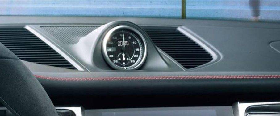 clock in Porsche Macan GTS clock in Porsche Macan GTS