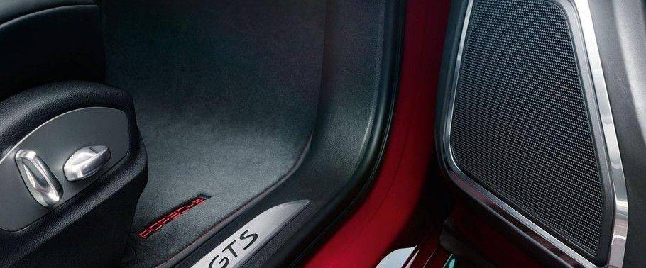 Speakers View of Porsche Macan GTS Speakers View of Porsche Macan GTS