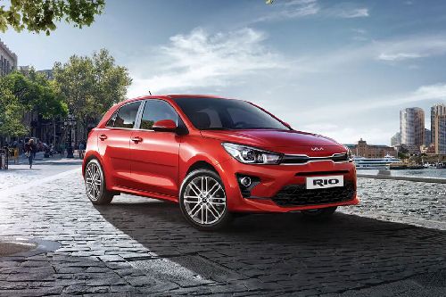 Rio Hatchback Front angle low view